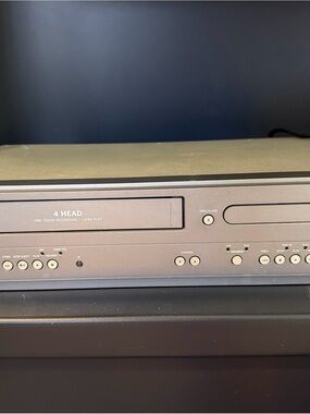 Magnavox DVD/VCR Dual Deck, MWD2206